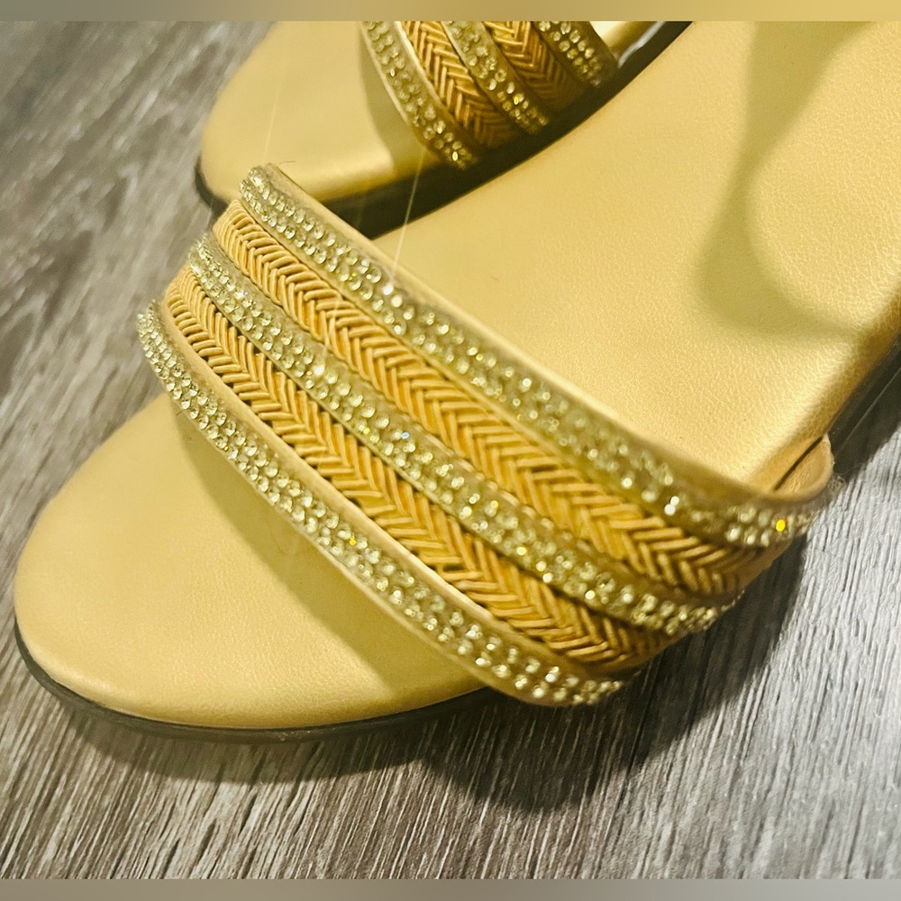 Elegant Gold Women's Sandals